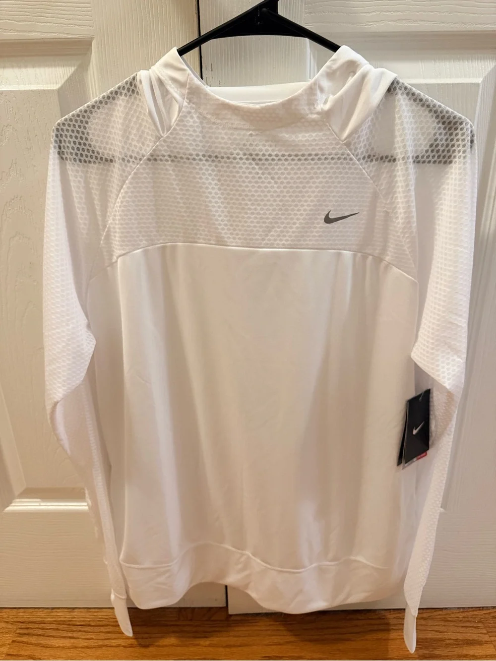 *Brand New* Nike - White Hooded Long-Sleeve Dri-Fit Top - size X-Large - NWT